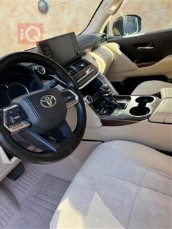 تۆیۆتا لاند کروزەر